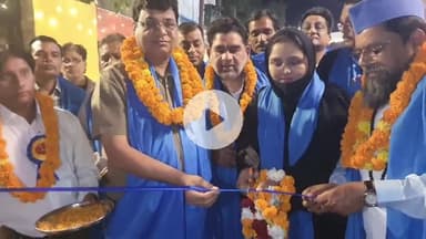 रामपुर: गुरुवार को कोसी रोड पर भगवान वाल्मीकि प्रकट उत्सव की शोभायात्रा का उद्घाटन नगरपालिका अध्यक्ष सना मामून ने किया