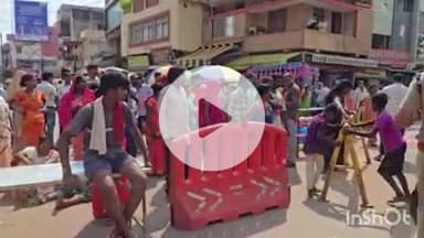 राजनांदगांव: शहर के जय स्तंभ चौक में फुटकर व्यापारियों ने दुकान की जगह चेंज करने को लेकर किया प्रदर्शन