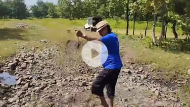 सागर नगर: सर्प विशेषज्ञ अकील बाबा ने आधे दर्जन से अधिक सांपों को सुरक्षित जंगल में छोड़ा