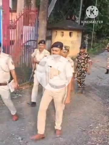 गोरौल: गोरौल पुलिस ने प्रखंड क्षेत्र के विभिन्न गांवों में निकाला फ्लैग मार्च