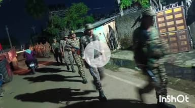 मुंगेर: विधानसभा चुनाव को लेकर पुलिस ने निकाला फ्लैग मार्च, लोगों को दिया शांति का संदेश