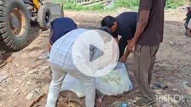 धौलपुर: पुराने बस स्टैंड के पास नकली मावा को कराया नष्ट, टेंपो में लगभग 200 किलो मावा किया गया पकड़ा