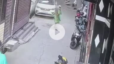 अमरोहा: अमरोहा शहर में चोरों का आतंक, मोबाइल चोरी की वारदात सीसीटीवी में कैद हुई