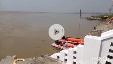 मुंगेर: कष्टहरणी गंगा घाट पर स्नान करते समय महिला डूबी, तलाश जारी