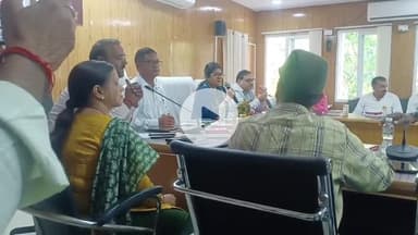 प्रतापगढ़: उत्तर प्रदेश 'विकसित भारत 2047' के संकल्प को साकार करेगा, विकास भवन में सीडीओ ने की प्रेस वार्ता