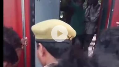 अमरोहा: अमरोहा स्टेशन पर बड़ा हादसा टला, आला हजरत एक्सप्रेस में गैस सिलेंडर लीक होने से मची भगदड़, कई यात्री घायल, मुकदमा दर्ज