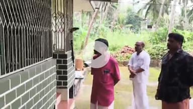 തലശ്ശേരി: പാട്യം പത്തായക്കുന്നിൽ  ഉഗ്രസ്ഫോടനം,പൊട്ടിത്തെറിയിൽ വീടുകളുടെ ജനൽ ചില്ലുകൾ തകർന്നു