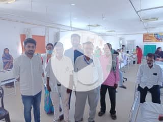 गुलाबी शहर जयपुर मैराथन के बाद लीची शहर मुजफ्फरपुर में अपने मरीज भगवान के साथ दुख दर्द बांटते हुए। जय हिन्द मित्र 🙏