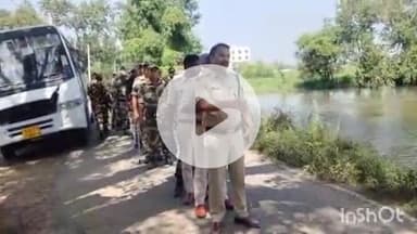 करपी: करपी थाना अध्यक्ष धीरज कुमार के नेतृत्व में अर्धसैनिक बलों ने किया फ्लैग मार्च