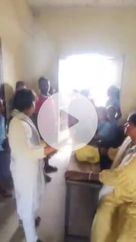 झाझा: बलियाडीह गांव के सरकारी स्कूल में एचवीपी टीकाकरण को लेकर हंगामा, अफवाह से बाधित हुआ अभियान, वीडियो आया सामने