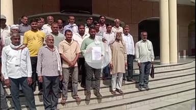 अमरोहा: अमरोहा में विकास को तरस रहे गांव शेखूपुर माझरा के लोगों ने ग्राम प्रधान पर भ्रष्टाचार का आरोप लगाया, जिलाधिकारी से की शिकायत