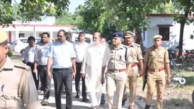 फरेंदा: फरेंदा में DM और SP ने परीक्षा केंद्रों का किया निरीक्षण