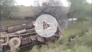 पीपलदा: कोटा-श्योपुर स्टेट हाइवे 70 पर केशवपुरा गांव के निकट ट्रक असंतुलित होकर पलटा, बड़ा हादसा टला, पुलिस मौके पर पहुंची