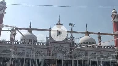 रामपुर: जिले की जामा मस्जिद समेत सभी मस्जिदों में जुम्मे की नमाज कड़ी सुरक्षा के बीच शांतिपूर्ण ढंग से संपन्न हुई