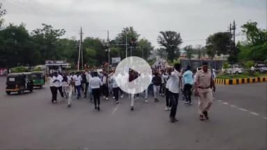 सागर नगर: अंबेडकर प्रतिमा क्षतिग्रस्त करने और कानून व्यवस्था बिगड़ने के विरोध में भीम आर्मी का कलेक्ट्रेट में प्रदर्शन