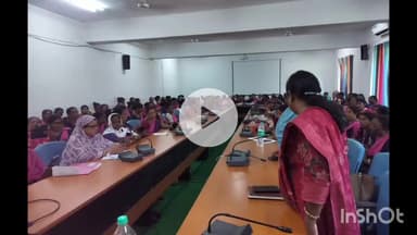 शिकारीपाड़ा: शिकारीपाड़ा प्रखंड सभागार में सभी सेविकाओं को एफआरएस का प्रशिक्षण दिया गया
