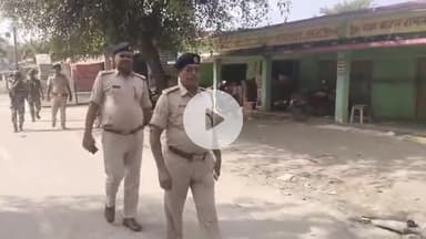 कुमारखंड: श्रीनगर थाना क्षेत्र में विधानसभा चुनाव को लेकर बीएसएफ जवान और पुलिस ने निकाला फ्लैग मार्च