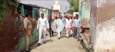 खेरागढ़: उत्तर प्रदेश के होमगार्ड मंत्री कुसियापुर पहुंचे, मृतकों के परिजनों से मिले