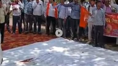 मथुरा: मथुरा में रोडवेज कर्मचारियों ने 12 सूत्रीय मांगों को लेकर किया प्रदर्शन, क्षेत्रीय प्रबंधक को सौंपा ज्ञापन