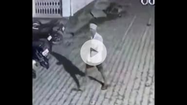 मड़ियाहू: मड़ियाहूं में राम-जानकी मंदिर से बाइक चोरी, घटना सीसीटीवी में कैद हुई