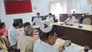 भीलवाड़ा: साप्ताहिक समीक्षा बैठक कलेक्ट्रेट सभागार में आयोजित, जिला कलेक्टर ने अधिकारियों को त्वरित कार्यवाही के दिए निर्देश