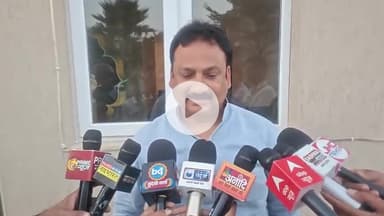 झांसी: यूनिवर्सिटी में हंगामा होने के बाद सपा के गरौठा के पूर्व विधायक दीपनारायण सिंह ने रखी अपनी बात