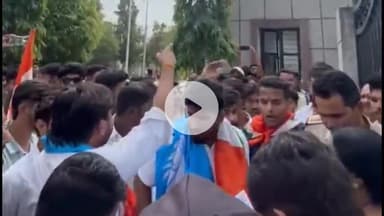 सागर नगर: एनएसयूआई ने डॉ. हरिसिंह गौर विश्वविद्यालय के कुलपति कार्यालय का घेराव किया, 9 सूत्रीय मांगों का ज्ञापन सौंपा