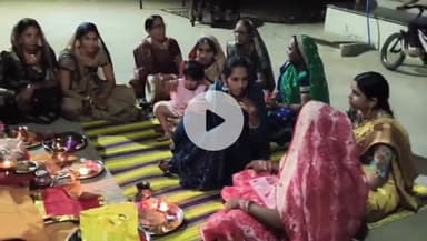 कसरावद: करवा चौथ पर सुहागिनों ने मांगी अखंड सौभाग्य की कामना - नगर में दिखा उत्साह
#karwachauth #viral #india #karvachauth