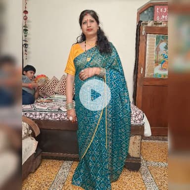 करवा चौथ की आप सभी को हार्दिक शुभकामनाएँ!
आपके और आपके जीवनसाथी के बीच का प्रेम और विश्वास हमेशा बना रहे, यह बंधन यूँ ही मजबूत रहे।
सुख, समृद्धि और लंबी उम्र की कामना के साथ! 🌙