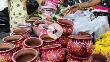 भीलवाड़ा: भीलवाड़ा शहर में धूमधाम से मनाया गया करवाचौथ, चांद के दर्शन के साथ महिलाओं ने खोला व्रत, बाजार में उमंग