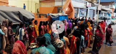 देव: सूर्य नगरी देव छठ गीतों से गुंजायमान, कार्तिक माह में अहले सुबह महिला श्रद्धालुओं की उमड़ रही भीड़