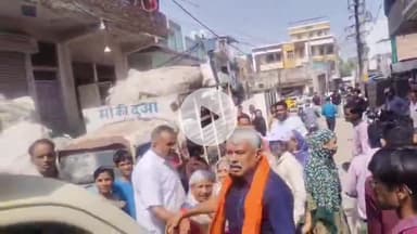 लाडपुरा: कोटा में बिजली कंपनी की गाड़ी पर चढ़ी महिला, घंटों तक लाइट सप्लाई बंद रहने से परेशान होकर भड़क गईं