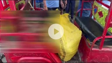 गिरिडीह: गिरिडीह स्टेशन रोड पर टोटो में प्रतिबंधित मांस पकड़ा गया, पुलिस जांच में जुटी, हंगमा और विरोध