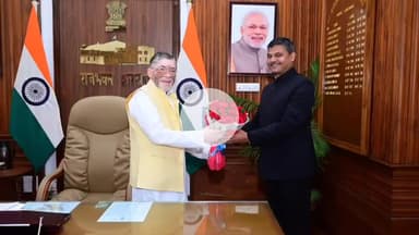 कांके: राजभवन में मुख्य सचिव ने राज्यपाल संतोष कुमार गंगवार से मुलाकात की