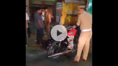 झांसी: शहर में घूम रही बिना नंबर प्लेट और पटाखा फोड़ने वाली बुलेट को यातायात पुलिस ने किया सीज़, लगाया ₹22,000 का जुर्माना