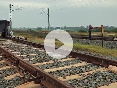 ब्यौहारी : ब्यौहारी रेलवे स्टेशन से मझौली रेलवे स्टेशन तक आखेटपुर , पसगड़ी , चमराडोल से डबल लाइन का निर्माण कार्य चालू