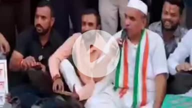 कानपुर: कांग्रेस जनों ने गोविंद नगर बाजार में जीएसटी को लेकर जूता पालिश करके किया अनूठा प्रदर्शन