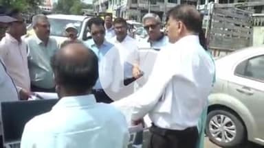 हुज़ूर: भोपाल में वरिष्ठ अधिकारियों ने खराब सड़कों का किया निरीक्षण, कार चलाकर परखी हकीकत