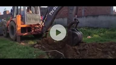 अमरोहा: अमरोहा नगर के तकिया मोती शाह में अवैध प्लाटिंग पर सदर तहसील प्रशासन का बुलडोजर चला