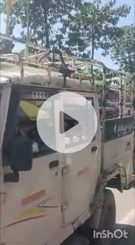 चकराता: जौनसार-बावर क्षेत्र से विकासनगर आ रही एक यूटिलिटी गाड़ी में अचानक मची अफरा-तफरी