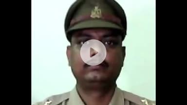 झांसी: अतीक के बेटे को झांसी जेल ले जाने वाले इंस्पेक्टर को किया गया सस्पेंड, जेल के बाहर कैमरे पर कहा- योगी जी बचा लीजिए