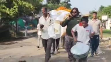 महू के बेरछा में करंट लगने से बंदर की मौत, विधि विधान से अर्थी निकाल कर किया अंतिम संस्कार