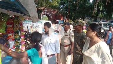 मुंगेर: डीएम के निर्देश पर खास महल की भूमि पर अतिक्रमण हटाने का अभियान चलाया गया