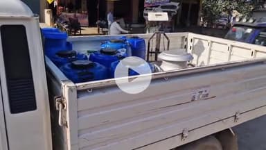 ललितपुर: कैलागुआ चौराहे के पास खाद्य सुरक्षा टीम ने दूध से लोड पिकअप गाड़ी को पकड़ा, सैंपल लेकर भौतिक जांच हेतु भेजा गया