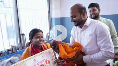 कोडरमा: अंतरराष्ट्रीय बालिका दिवस पर उपायुक्त ने सदर अस्पताल में नवजात बच्चियों के माता-पिता को बेबी किट व जन्म प्रमाणपत्र दिए