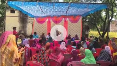 फरेंदा: मिश्रौलिया में मिशन शक्ति फेज 5.0 के तहत महिलाओं को जागरूक किया गया, दी गई विभिन्न नंबरों की जानकारी