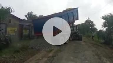 शिवसागर: शिवसागर प्रखंड के सिकरौर-शाहपुर-नवडीहा पथ का निर्माण कार्य शुरू होने से ग्रामीणों में खुशी