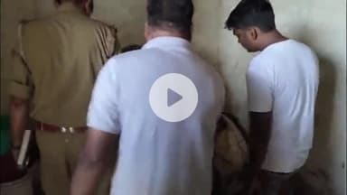 मुज़फ्फरनगर: कानपुर-अयोध्या धमाकों के बाद एक्शन मोड में योगी सरकार, पटाखा भंडारण पर सख्ती, सीओ रवि शंकर की टीम ने की छापेमारी