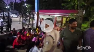 जगदलपुर: रेलवे प्रशासन द्वारा घर तोड़े जाने से बेघर हुए संजय गांधी वार्ड वासियों ने जिला कार्यालय के सामने शुरू किया प्रदर्शन