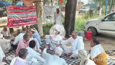 चरखी दादरी: बाढड़ा में फसल बीमा घोटाले के विरोध में किसानों का धरना जारी, नारेबाजी कर जताया रोष